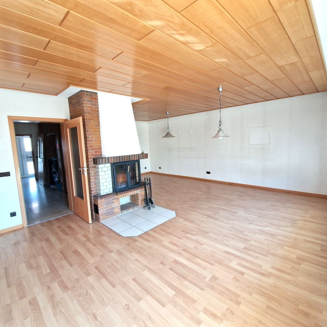 Wohnzimmer mit Kamin