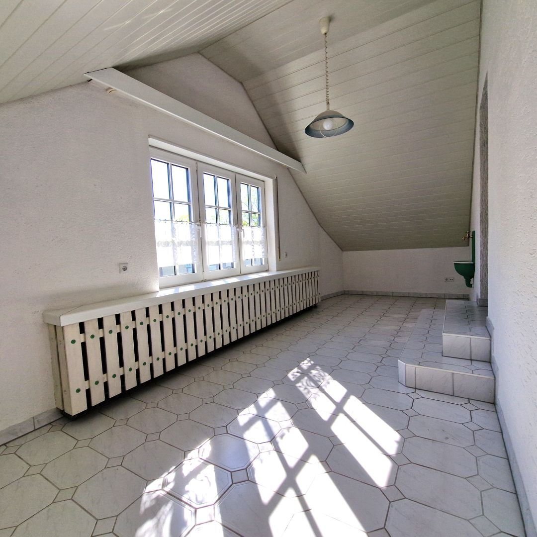 Zimmer über Garage