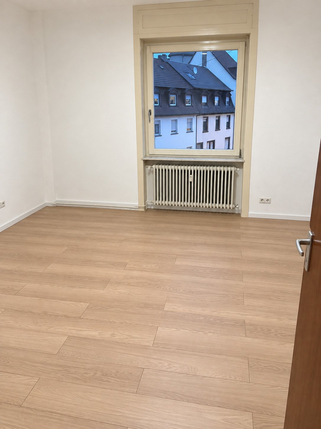 Wohn-/Schlafzimmer, Bild KI-gestützt bereinigt